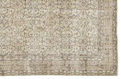 Bild 1 in Galerieansicht laden. The Coaluon Vintage Floral Rug (5'8 x 9'1) features a beige and brown palette with intricate floral and diamond motifs, bordered edges, flatwoven construction, and a distressed finish for authentic Anatolian vintage appeal.
