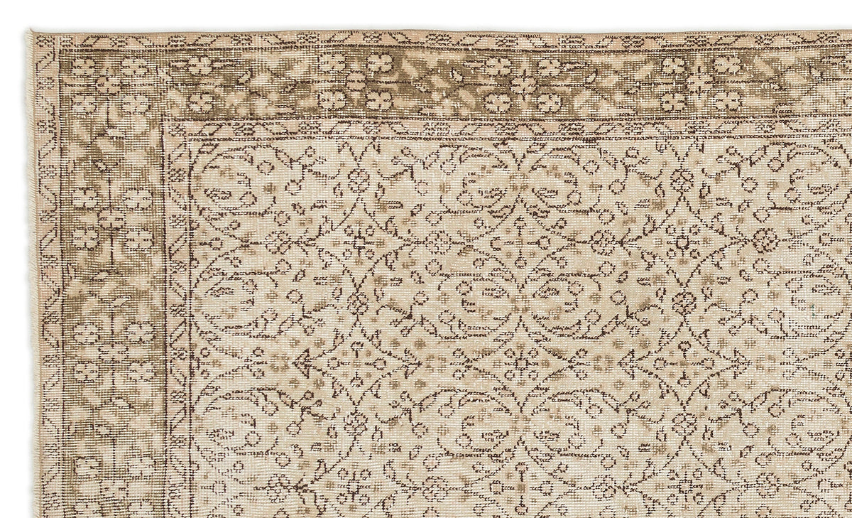 Close-up of the Mofean Vintage Floral Rug (5'2" x 8'7"), featuring a beige and brown Persian-style flatweave with intricate floral and vine patterns and a detailed vintage-inspired border.