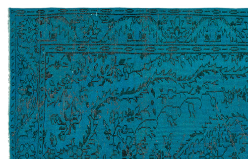 Load image 1 in gallery view. Teal rug with a dark charcoal traditional floral border and medallion pattern.