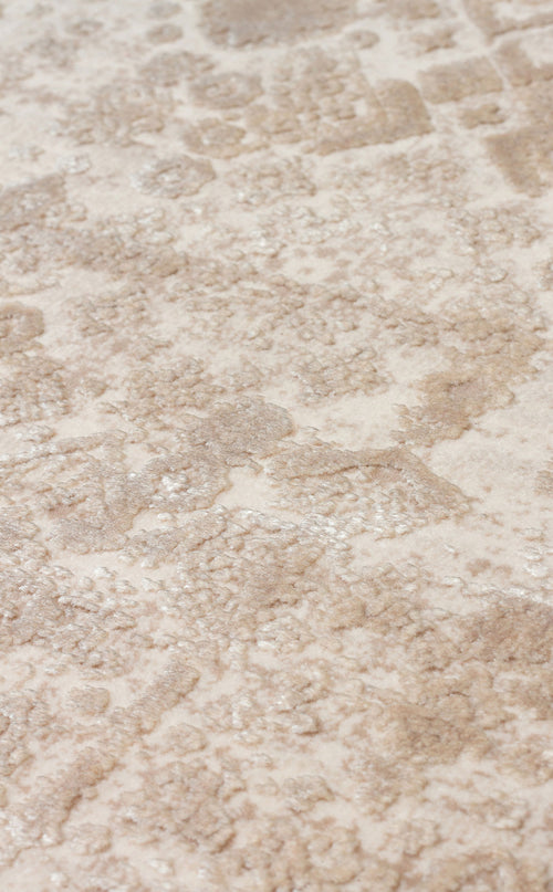 Bild 1 in Galerieansicht laden. Beige and cream rug with a distressed, low-pile traditional medallion pattern.
