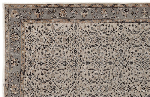 Load image 1 in gallery view. Beige and grey traditional rug with a repeating floral medallion pattern and a decorative border.