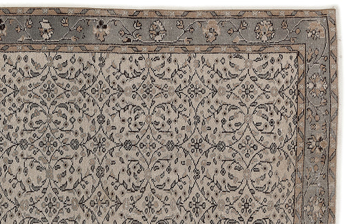 Load image 1 in gallery view. Grey and beige traditional rug with a repeating floral lattice pattern and a decorative border.