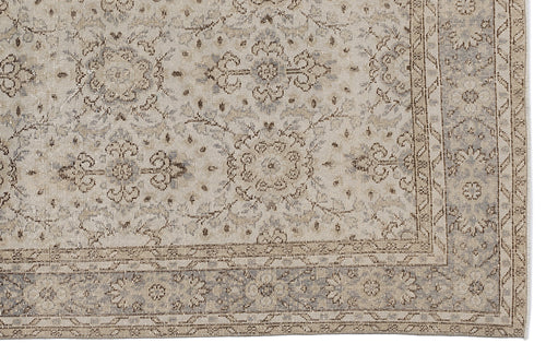 Load image 1 in gallery view. Beige and grey traditional rug with a distressed floral medallion pattern and a detailed geometric border.