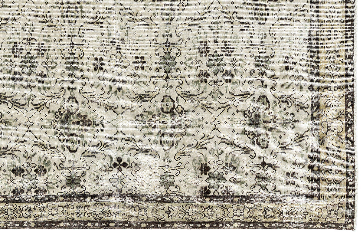 Cream and charcoal grey rug with a distressed traditional floral medallion pattern and a detailed border.