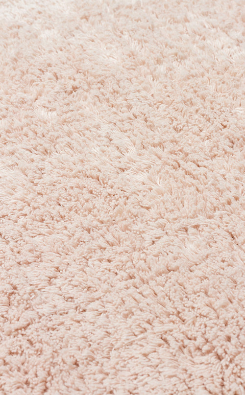 Bild 1 in Galerieansicht laden. Close-up of the Warm Sand - Washable Shaggy (CBNPLAIN) rug, featuring a soft, fluffy cream beige surface with textured shaggy fibers.